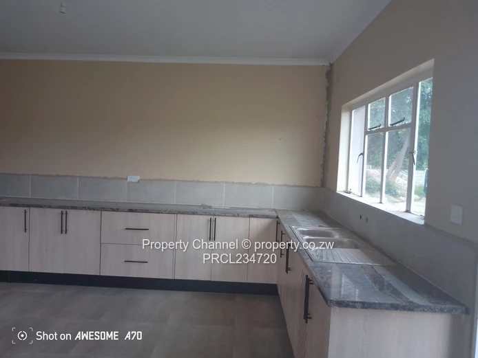 Spacious 4- Bed Cluster Home In Waterfalls, Harare