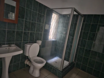 3 Bedroom Flat & Apartment