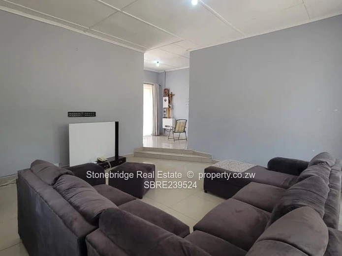 Secure 3 Bedroomed Townhouse in Selbourne Park for sale