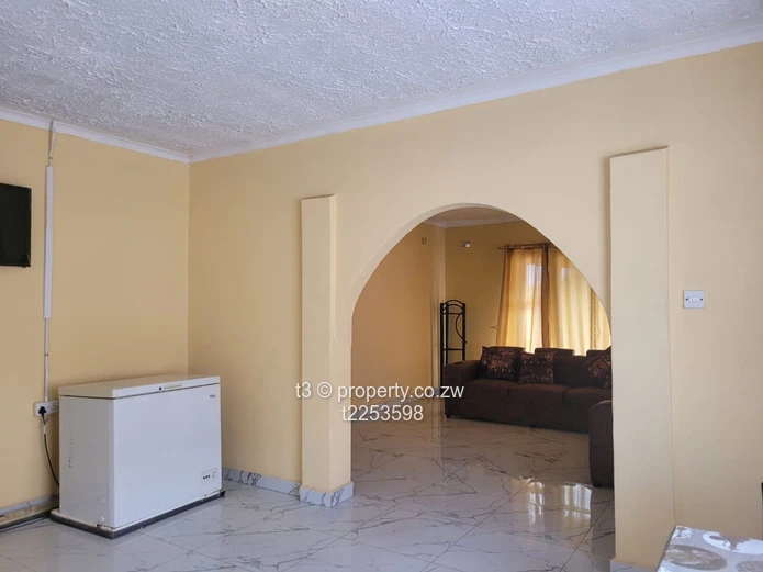 Spacious  Windsor Park Family home - with Cottage 