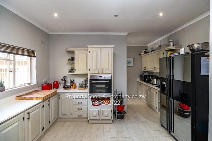 Modern 3 Bedroom Home in Exclusive 6 Unit Complex