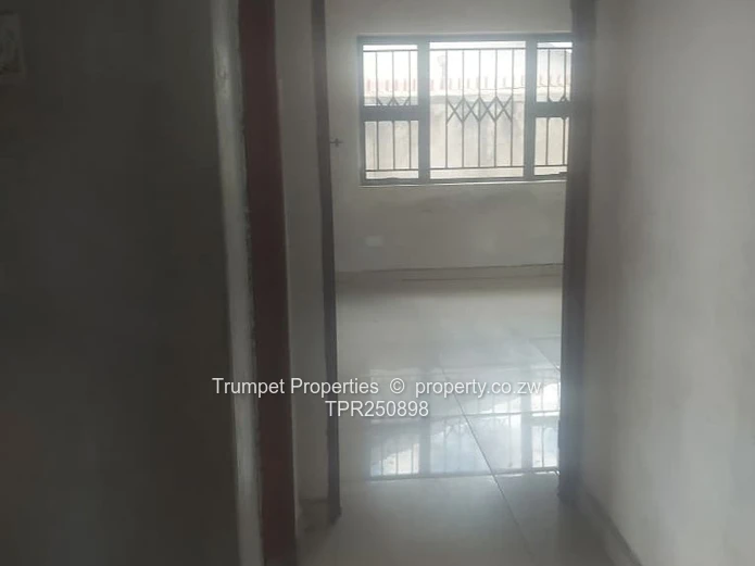 Mufakose Ext 4-Bed House – Borehole, Walled Yard & Security Gate (Sole Mandate)