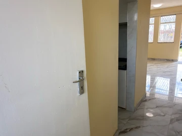 2 Bedroom Flat & Apartment
