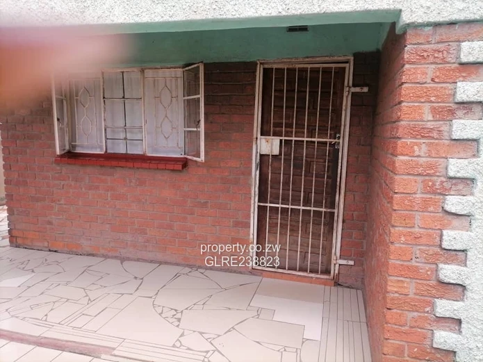 7 Roomed House To Let Western Triangle