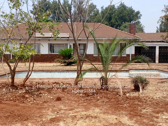 Neatly painted house to rent !  (Sole Mandate)