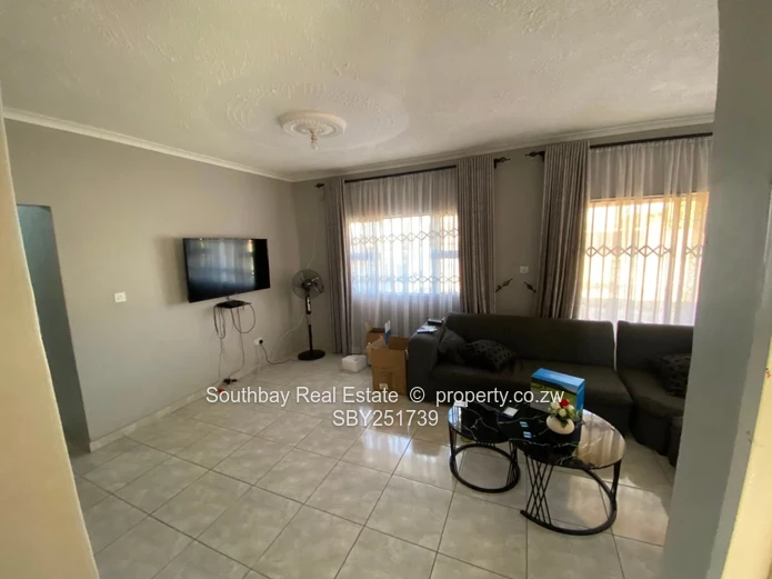 Zimre park cottage to let