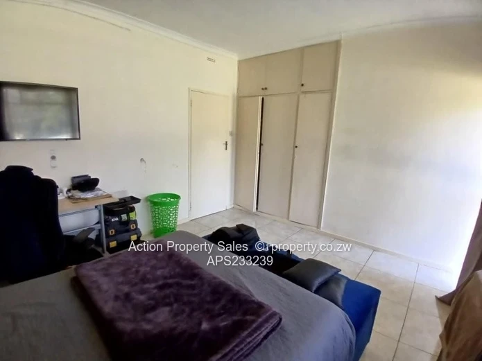 Family Home In Greystone Park! 