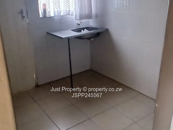 Mabvuku 3 bed/Suitable for Student Accommodation  