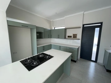 2 Bedroom Flat & Apartment