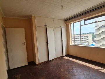 2 Bedroom Flat & Apartment