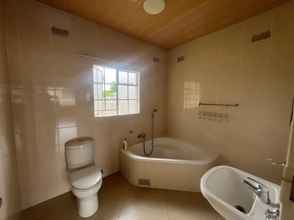 3 Bedroom Flat & Apartment