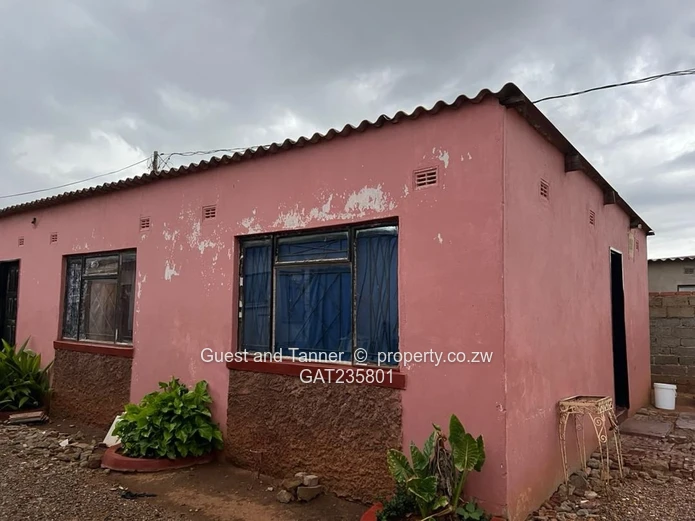 3-Bedroom House with 2-Bedroom Cottage for Sale in Mahatshula North, Bulawayo