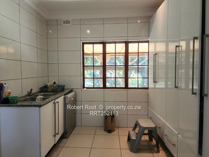  Spacious Family Home with Cottage in Mandara To Let
