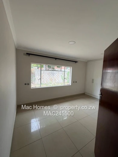 6 Bedroomed house to let in Greendale 