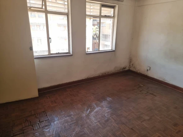 2 Bedroom Flat & Apartment
