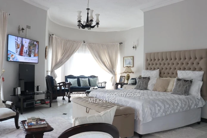 5 Bedroom Signature Residence in Helensvale