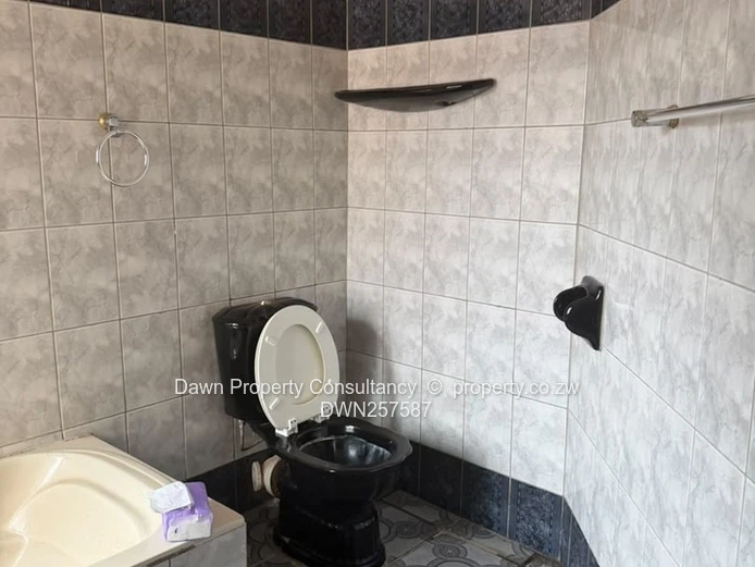 Newlands 3-Bed Flat with Borehole and Private Pool (Sole Mandate)