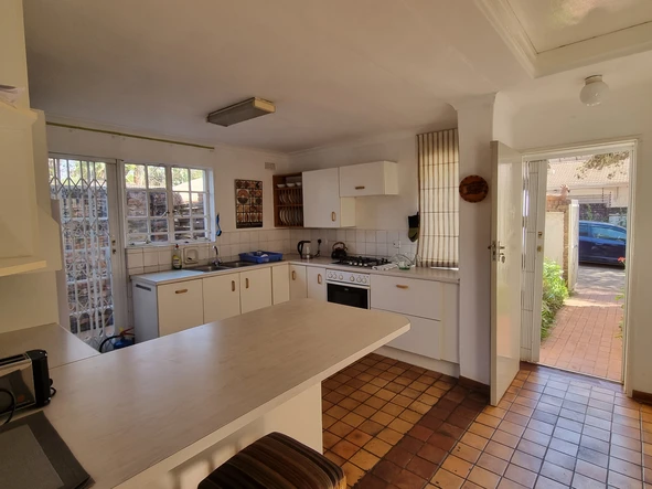 3 Bedroom Flat & Apartment