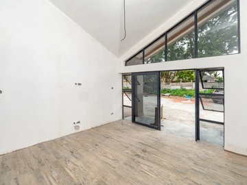 2 Bedroom Flat & Apartment