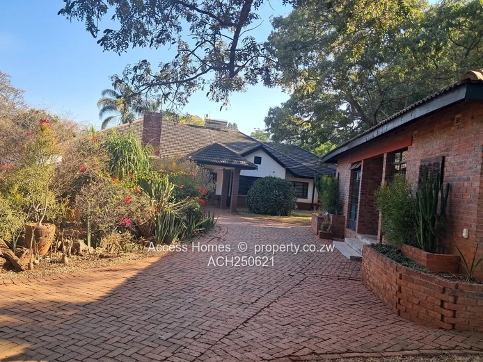 A charming Residence close Kew Drive and Ridgeway North  (Sole Mandate)