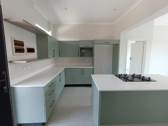 2 Bedroom Flat & Apartment