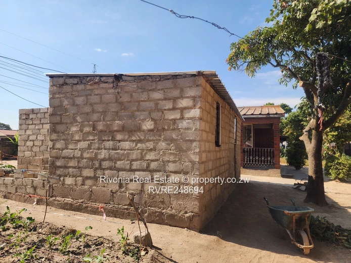 Chitungwiza unit M 4-Bed Brick Home with Front Porch & Yard