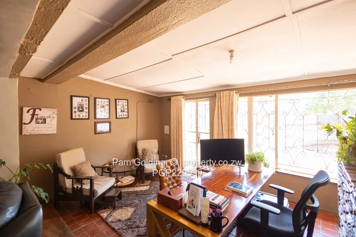 A Renovators Dream! / Investors Delight (Sole Mandate)