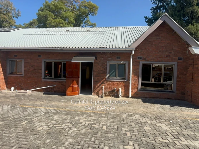 Sunlit 3-Bed Garden Flat with Borehole in Newlands