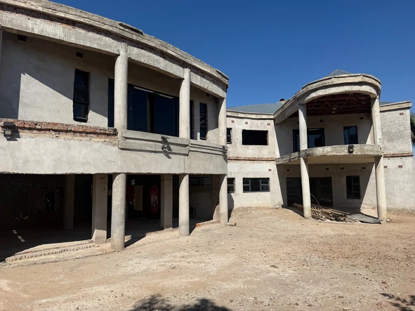 6 Bedroom House