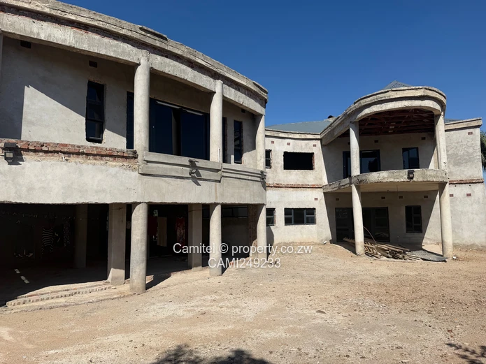 Spacious 6-Bed Arlington Home on 2777m² with Borehole
