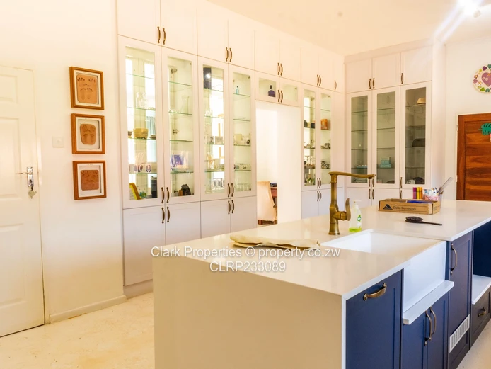 A Delightful and Comfortable Family Home! (Sole Mandate)