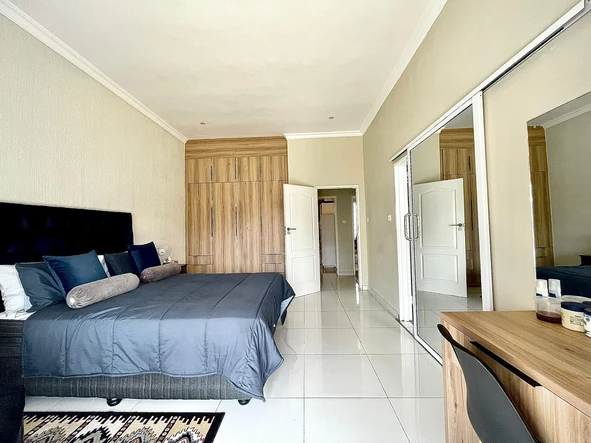 3 Bedroom Flat & Apartment