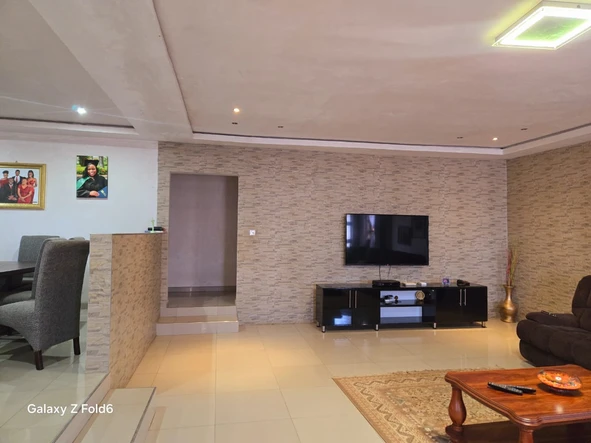 5 Bedroom House