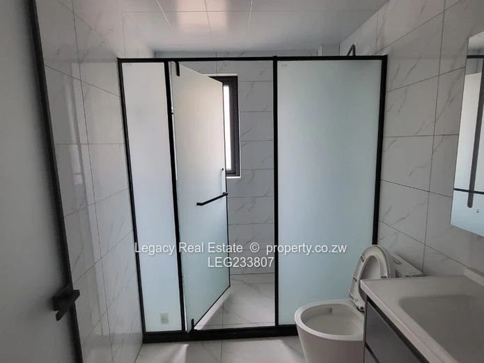 Exclusive High-End 5-Bedroom Residence in Pomona,Modern Luxury Living