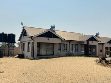 4 Bedroom Flat & Apartment