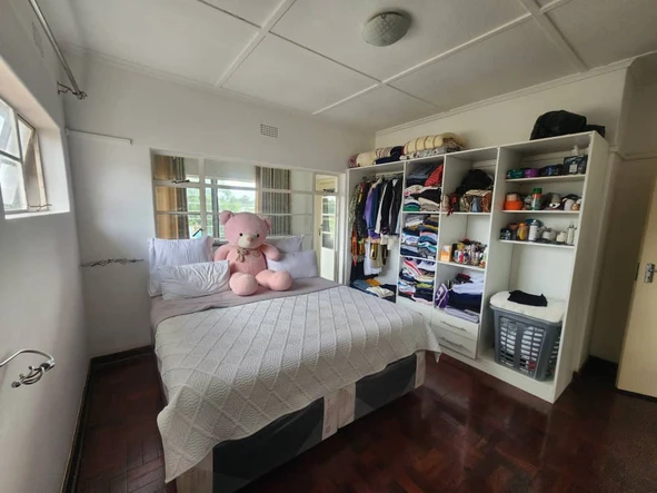 2 Bedroom Flat & Apartment