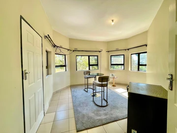 6 Bedroom Flat & Apartment