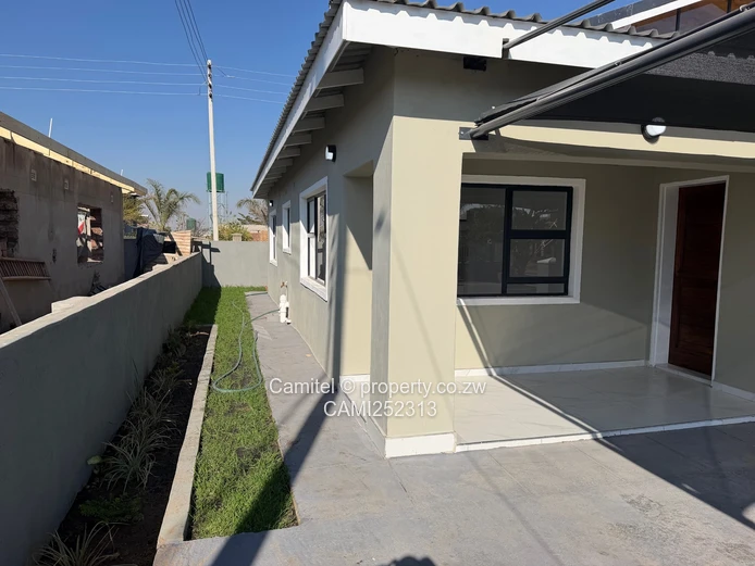 Modern Arlington 4-Bed Townhouse,Borehole ,Solar & 24hr Security