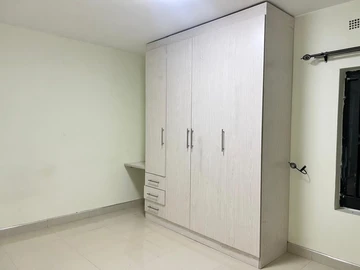 2 Bedroom Flat & Apartment