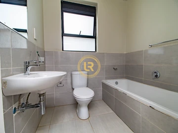 3 Bedroom Flat & Apartment