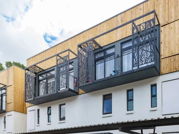 2 Bedroom Flat & Apartment