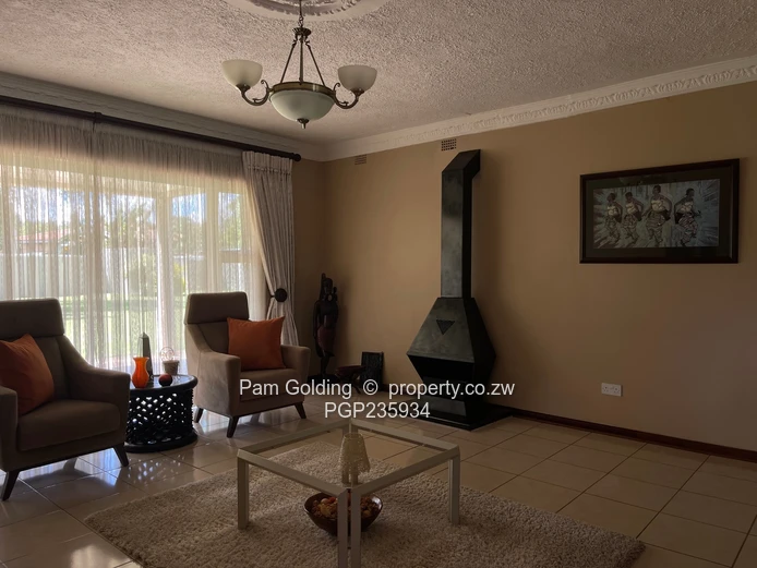 Executive home in Helensvale