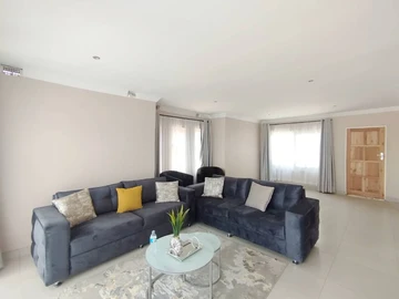 3 Bedroom Flat & Apartment