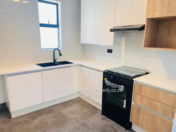 Modern 2-Bed Strathaven Apartment with Pool & Borehole