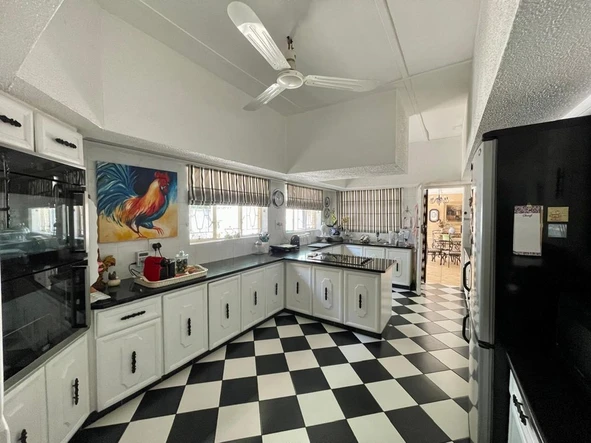 5 Bedroom House