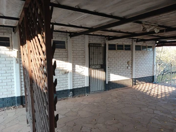 2 Bedroom Flat & Apartment