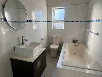 3 Bedroom Flat & Apartment