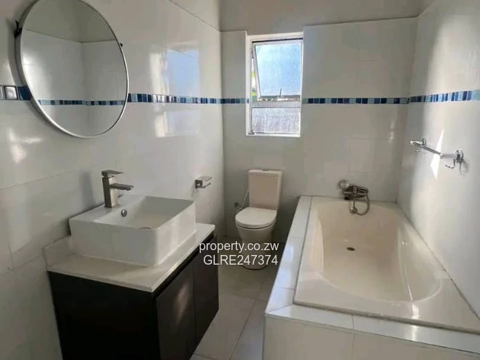 Spacious 3-Bed Apartment in Hatfield with Borehole