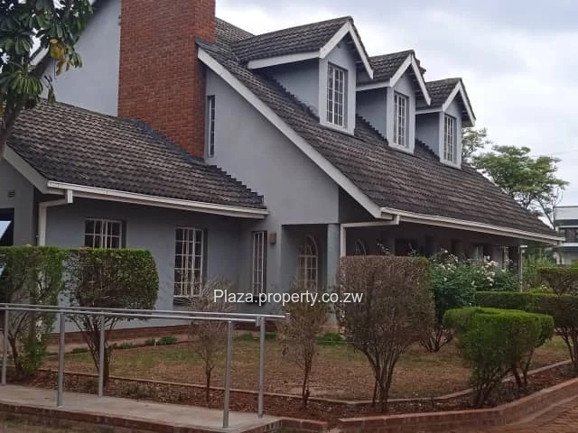 Grand double storey house in Helensvale for sale