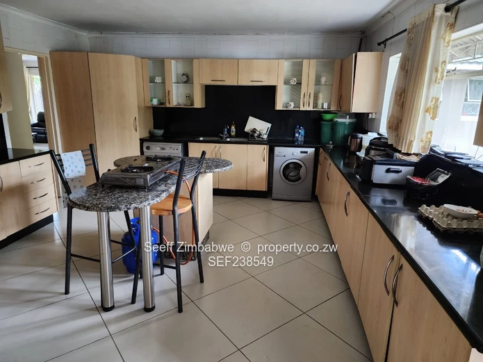 An Entertainer’s Paradise: Grandeur & Serenity in Mature Glen Lorne